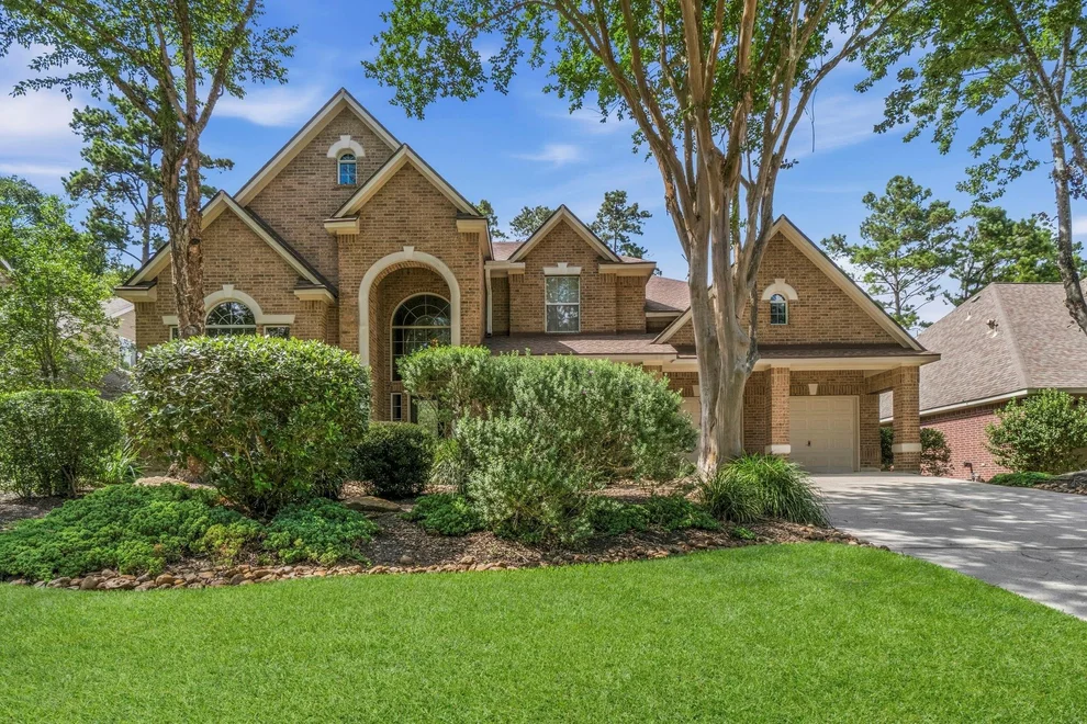 Unit for sale at 139 E Mirror Ridge Circle, The Woodlands, TX 77382