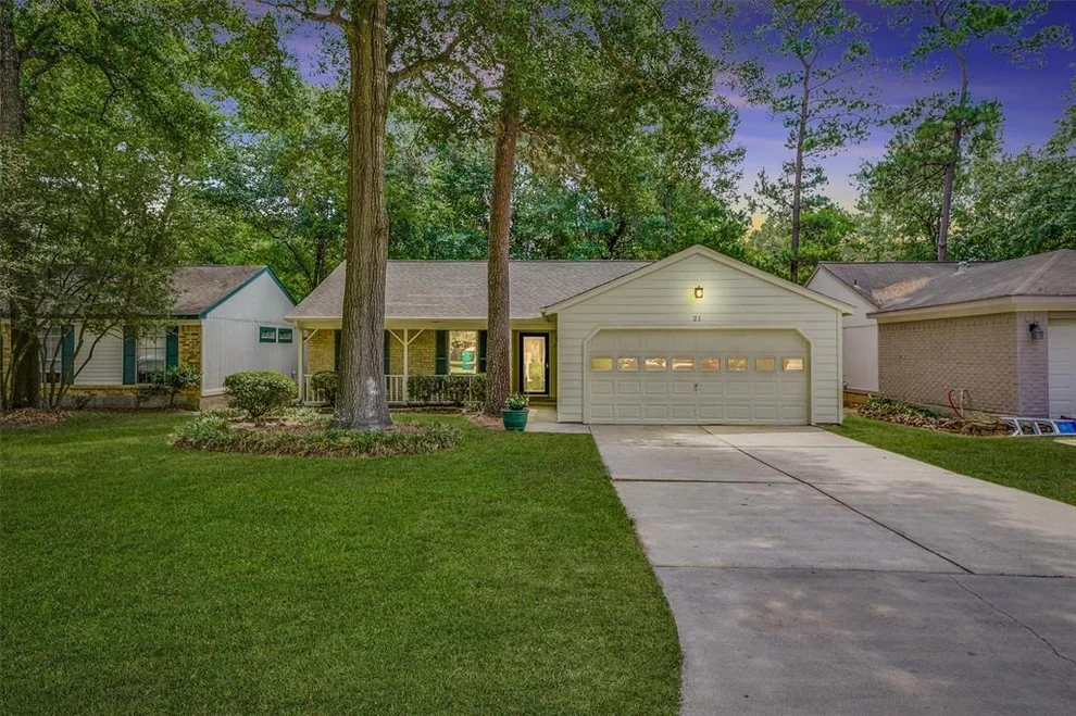 Unit for sale at 21 E Brookberry Court, The Woodlands, TX 77381