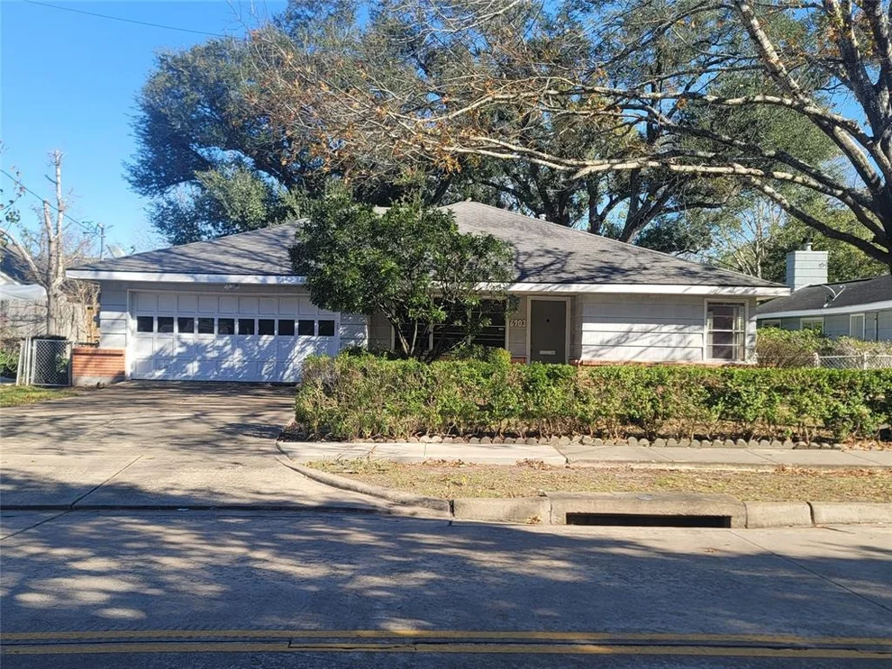 Unit for sale at 6903 Avenue B, Bellaire, TX 77401