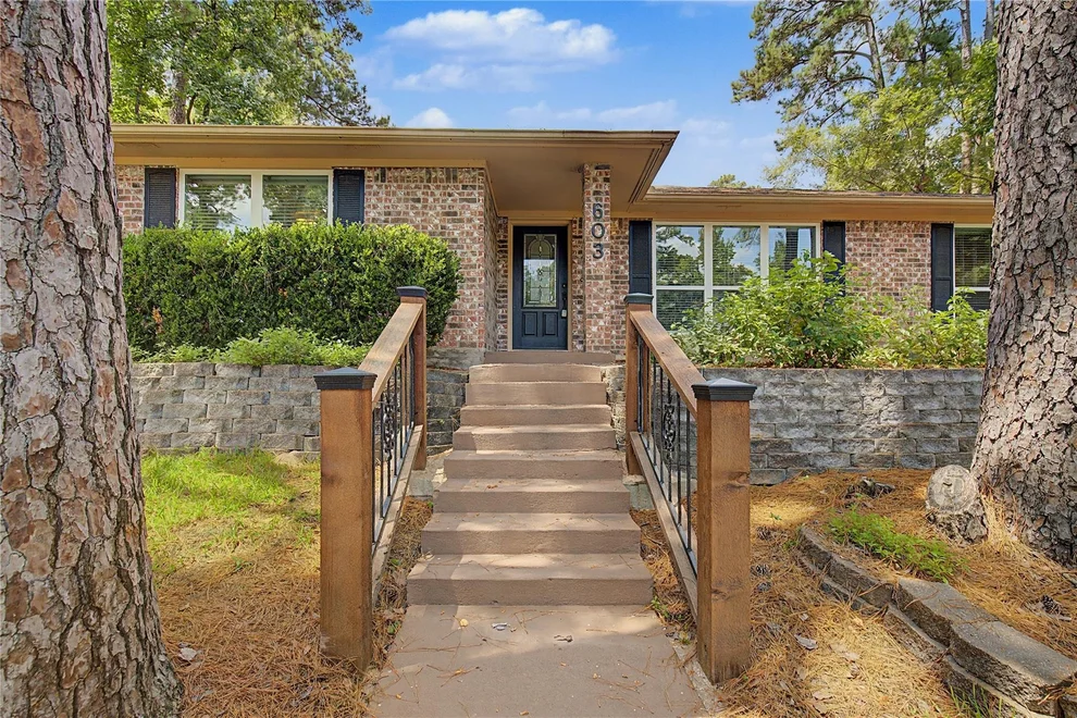 Unit for sale at 603 Hillcrest Drive, Huntsville, TX 77340