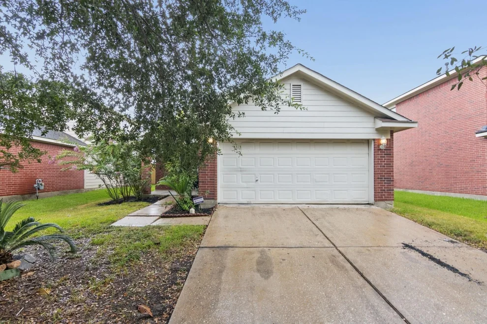 Unit for sale at 5607 Violet Path Lane, Houston, TX 77085