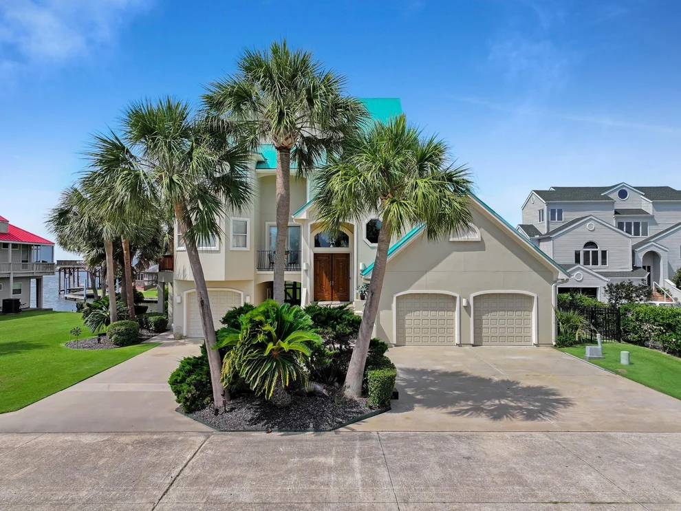 Unit for sale at 425 Island Way, Port Arthur, TX 77640