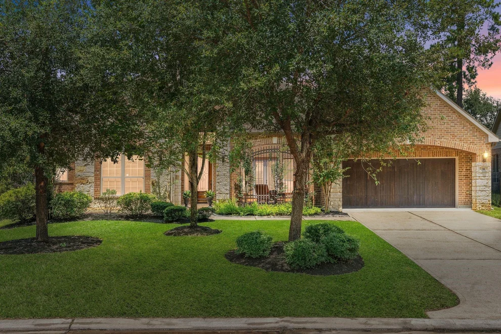 Unit for sale at 35 N Beech Springs Drive, The Woodlands, TX 77389