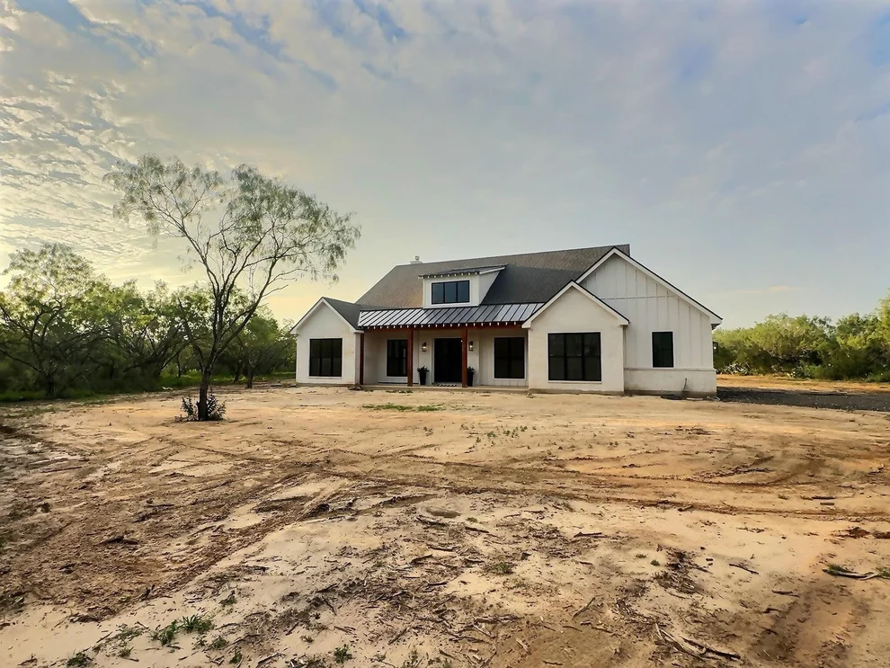 Unit for sale at 1186 Old Pearsall Road, Jourdanton, TX 78026
