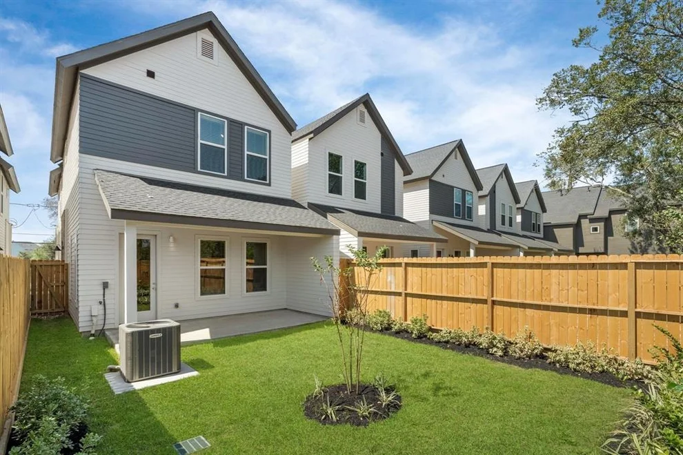 Unit for sale at 5620 Bertellis Lane, Houston, TX 77091
