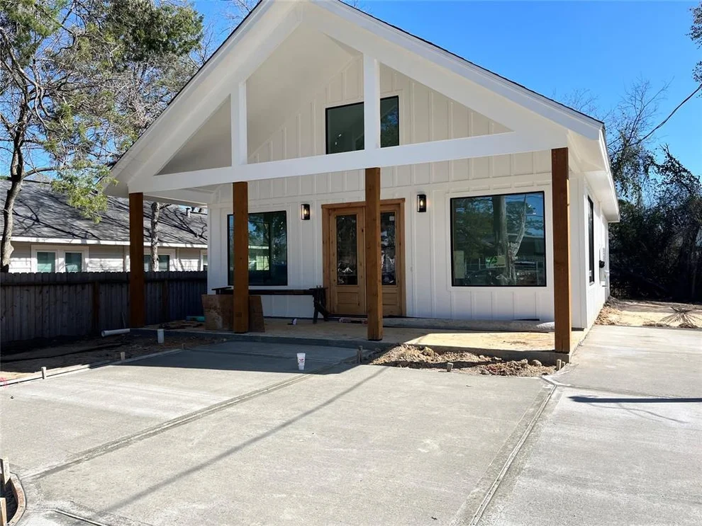 Unit for sale at 613 S Cherry Street, Tomball, TX 77375