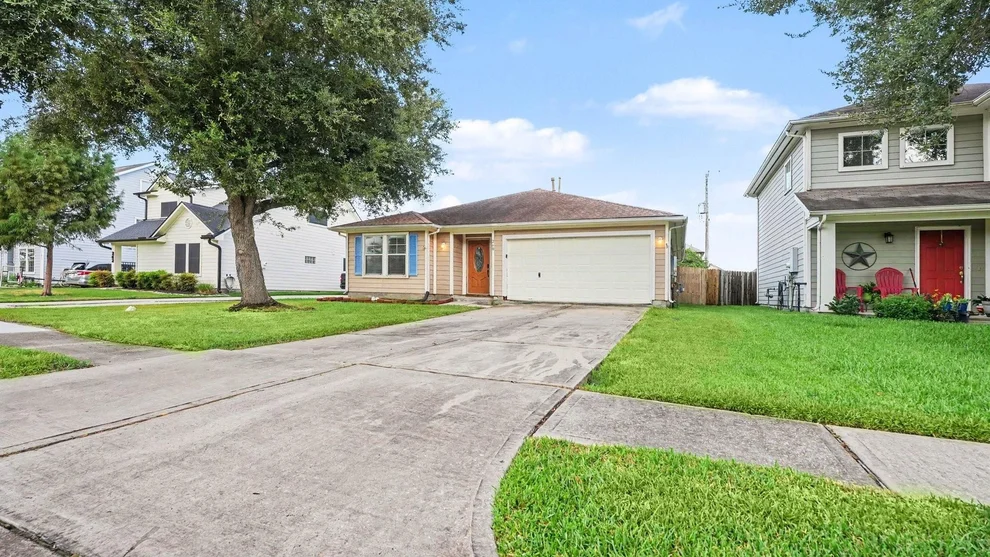 Unit for sale at 260 Rolling Brook Drive, Dickinson, TX 77539