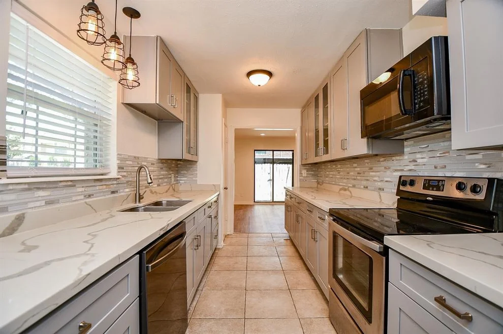 Unit for sale at 500 N Post Oak Lane, Houston, TX 77024