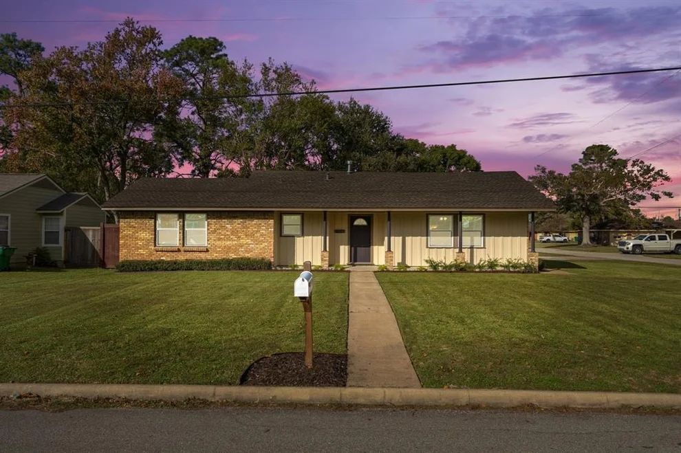 Unit for sale at 1021 E Miller Street, Angleton, TX 77515
