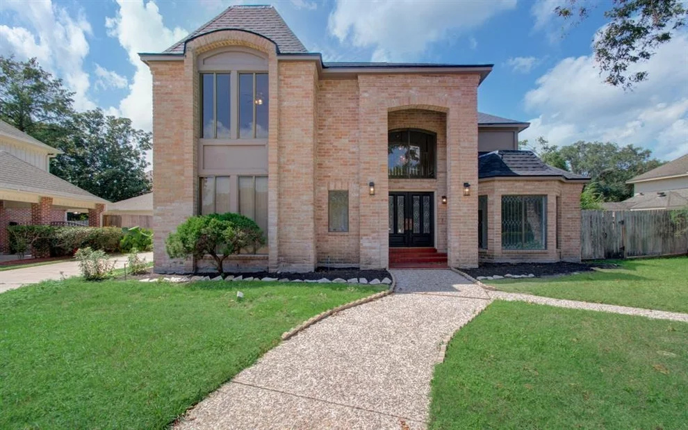 Unit for sale at 9802 Hobart Drive, Sugar Land, TX 77498