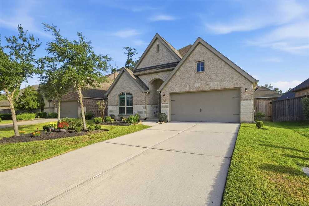 Unit for sale at 302 Trillium Park Loop, Conroe, TX 77304