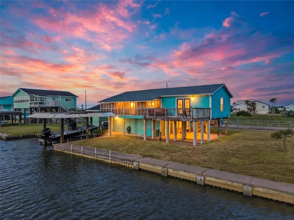 Unit for sale at 7108 E Hunter Drive, Hitchcock, TX 77563