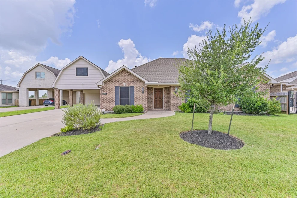 Unit for sale at 2910 Apache St, League City, TX 77573