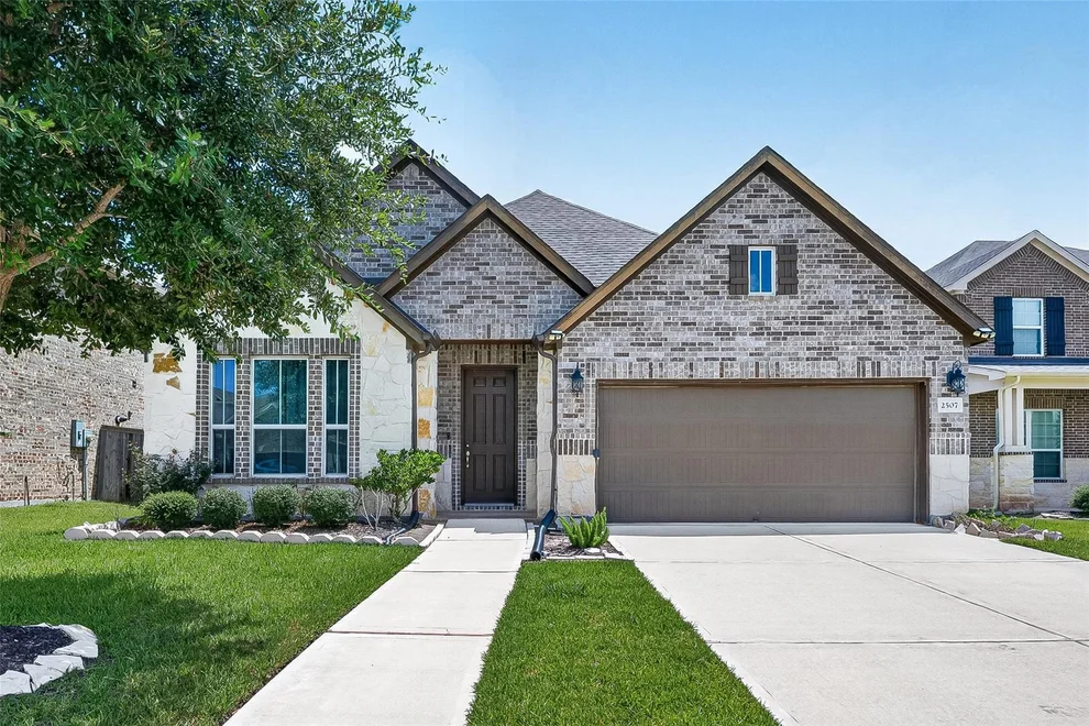 Unit for sale at 2507 Hatton Terrace Lane, Pearland, TX 77089