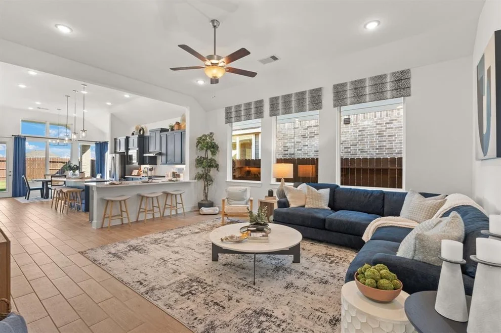 Unit for sale at 10927 Crescent Spring Drive, Missouri City, TX 77549