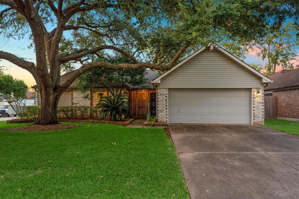 Unit for sale at 16438 Camino Del Sol Drive, Houston, TX 77083