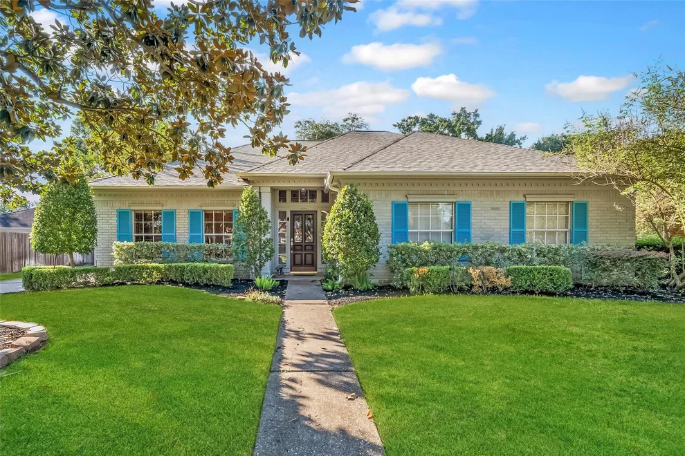 Unit for sale at 15914 Meadowside Drive, Houston, TX 77062