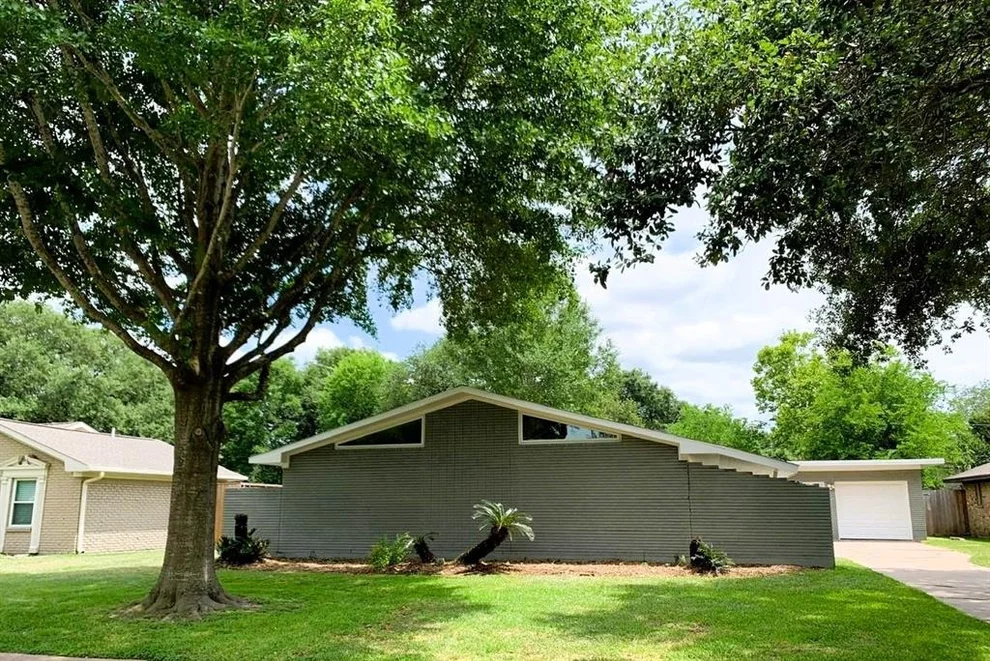 Unit for sale at 7907 Braesview Lane, Houston, TX 77071