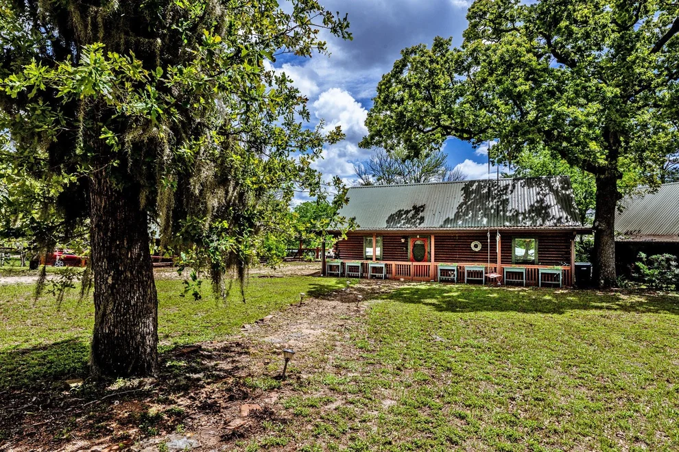 Unit for sale at 23 Hunters Creek Drive, Huntsville, TX 77340