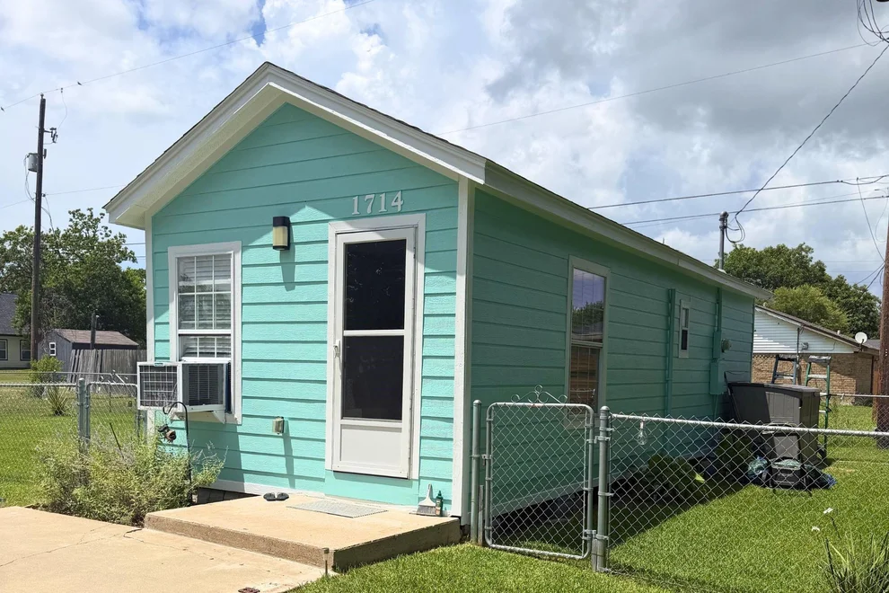 Unit for sale at 1714 N Avenue Q, Freeport, TX 77541
