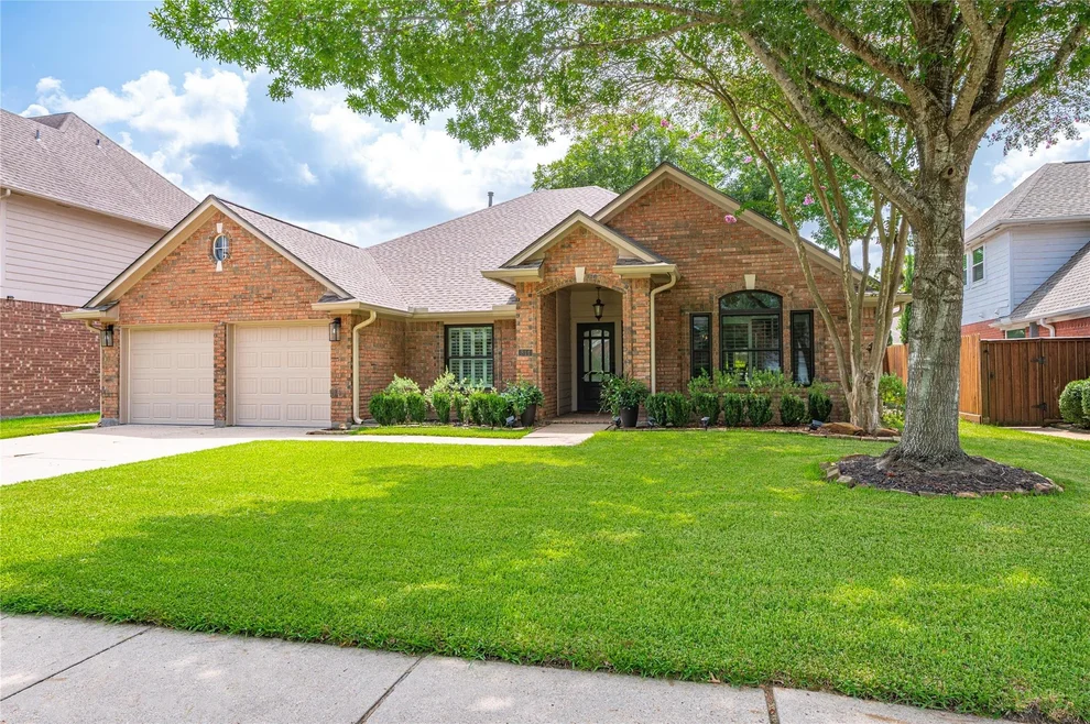 Unit for sale at 814 Maplewood Falls Court, Houston, TX 77062