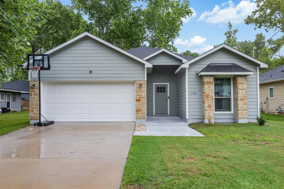Unit for sale at 1116 Washington Street, Columbus, TX 78934
