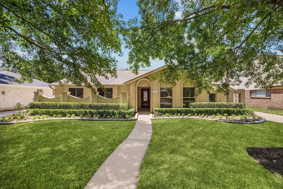 Unit for sale at 2811 Quincannon Lane, Houston, TX 77043