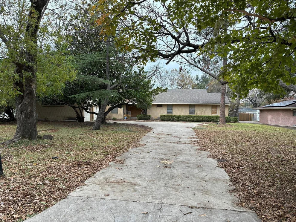 Unit for sale at 11041 Mandalay Drive, Dallas, TX 75228