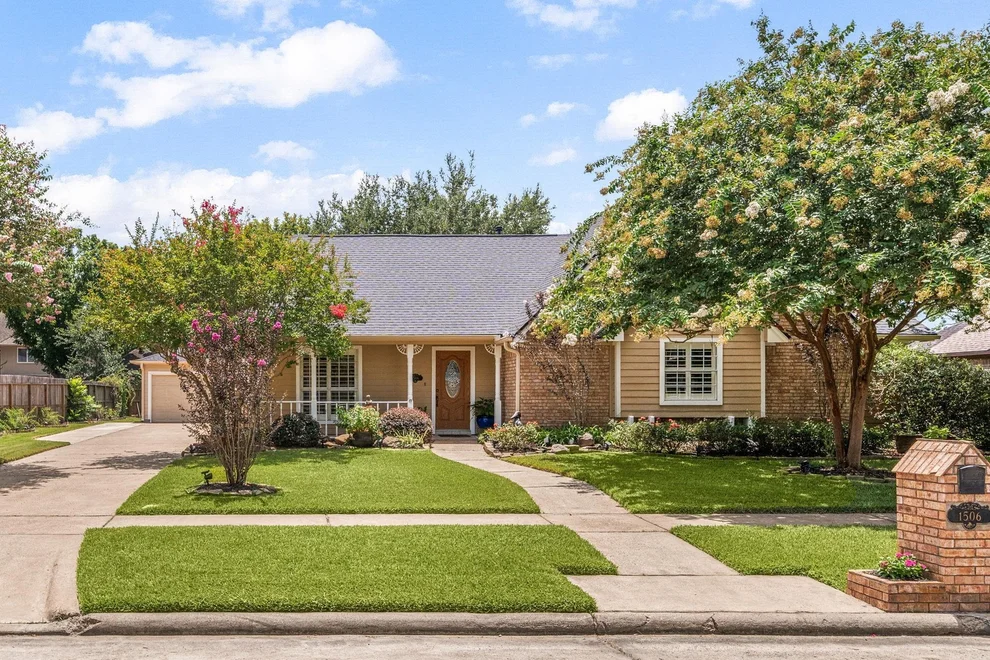 Unit for sale at 1506 Oak Hollow Drive, Friendswood, TX 77546