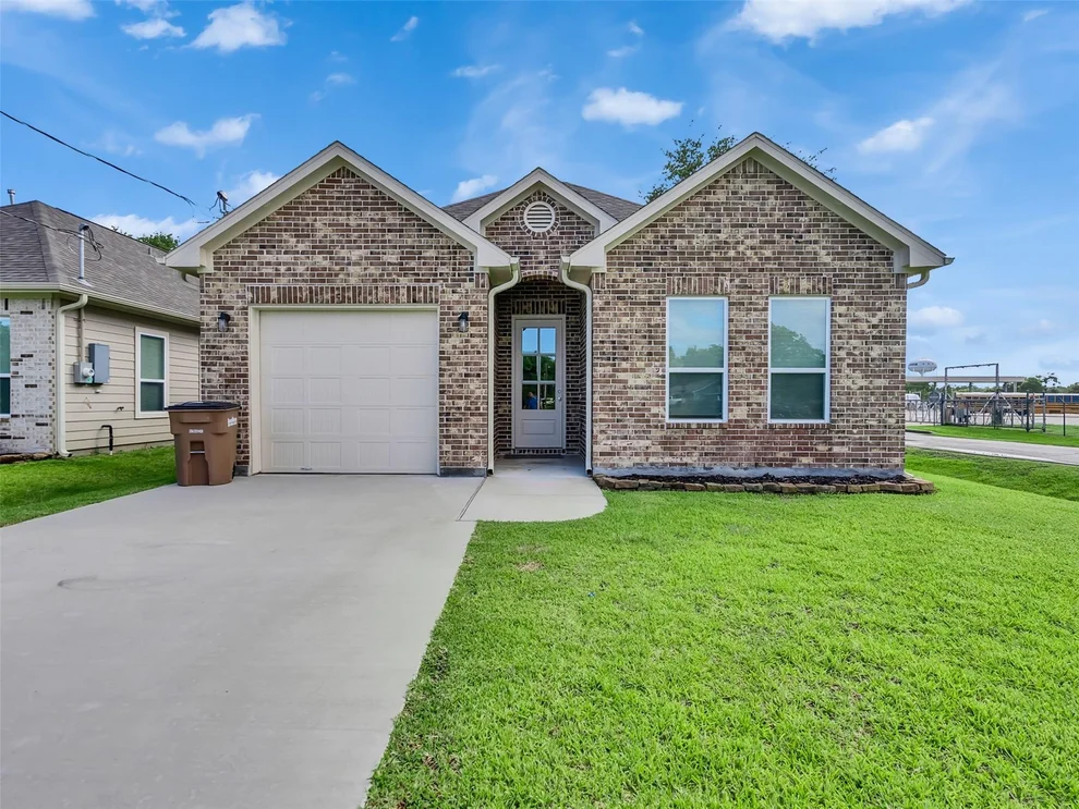 Unit for sale at 4102 Hill Avenue, Dickinson, TX 77539