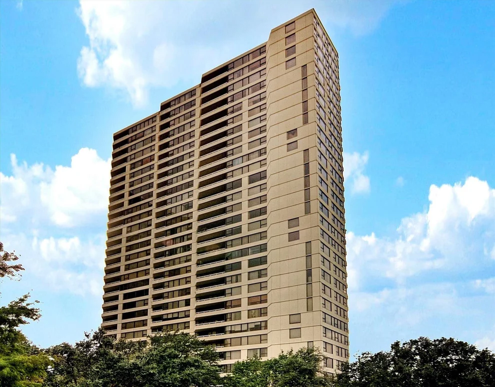 Unit for sale at 14 Greenway Plaza, Houston, TX 77046