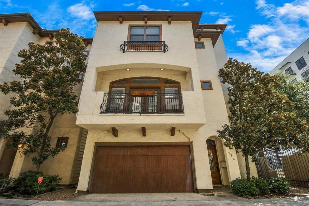 Unit for sale at 925 W 21st Street, Houston, TX 77008