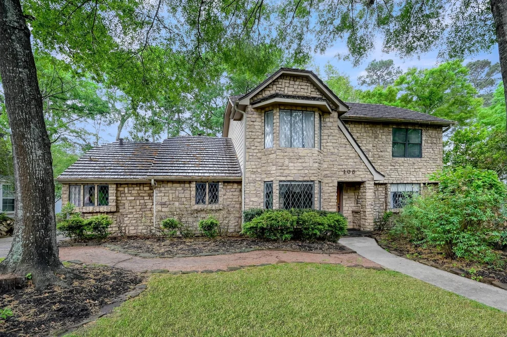 Unit for sale at 105 Broken Bough Lane, Conroe, TX 77304