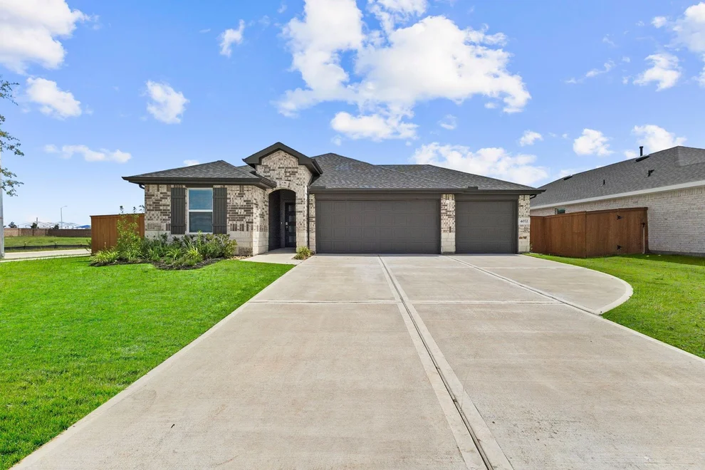 Unit for sale at 4072 Sun Burst Drive, Brookshire, TX 77423
