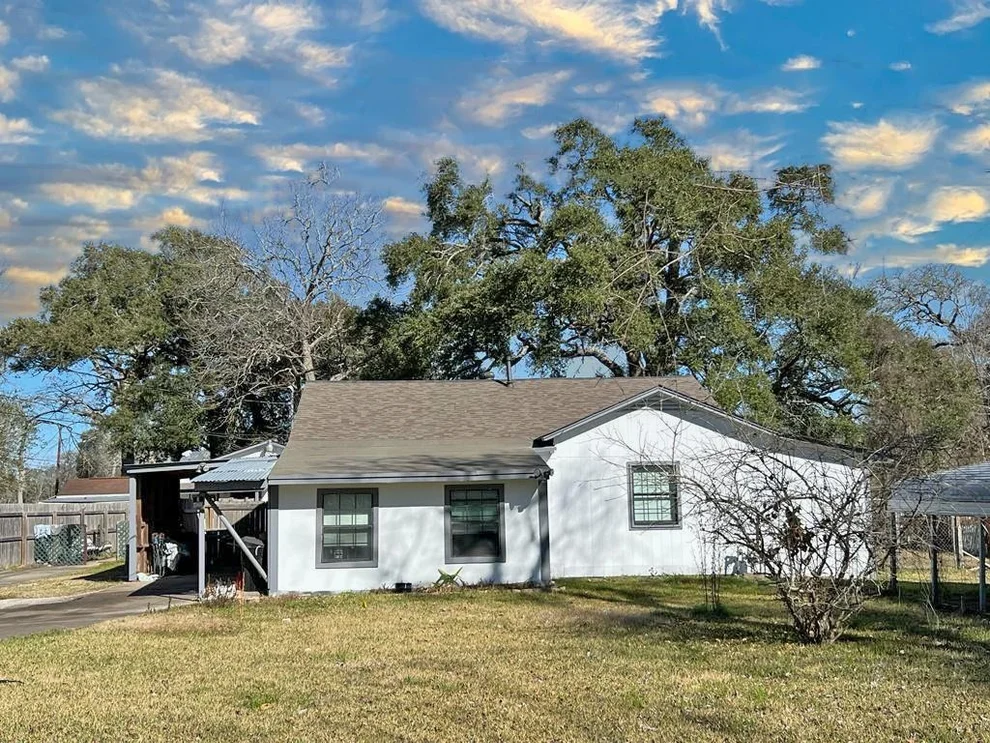 Unit for sale at 1272 Pecan Street, Clute, TX 77531