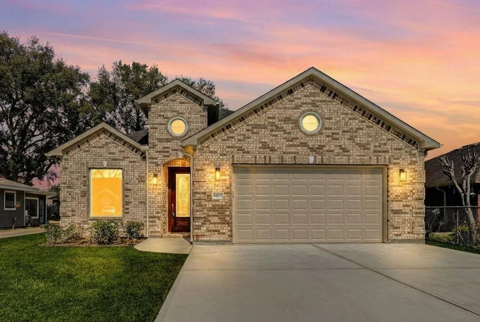 Unit for sale at 8405 Folkstone Lane, Houston, TX 77075