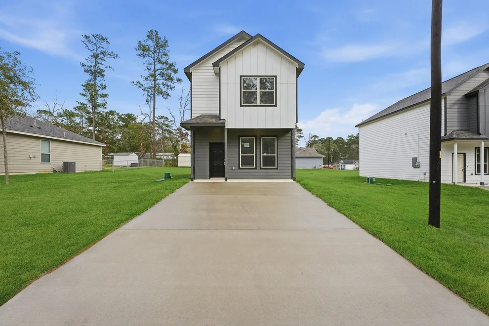 Unit for sale at 15618 Sycamore Drive, Montgomery, TX 77356