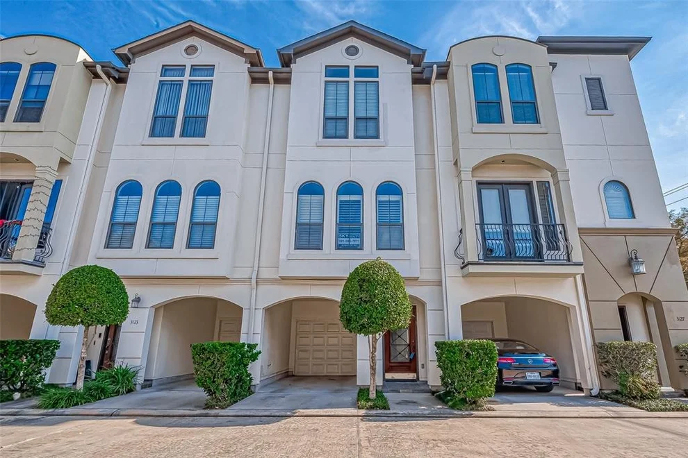Unit for sale at 3125 Fairdale Oaks E, Houston, TX 77057