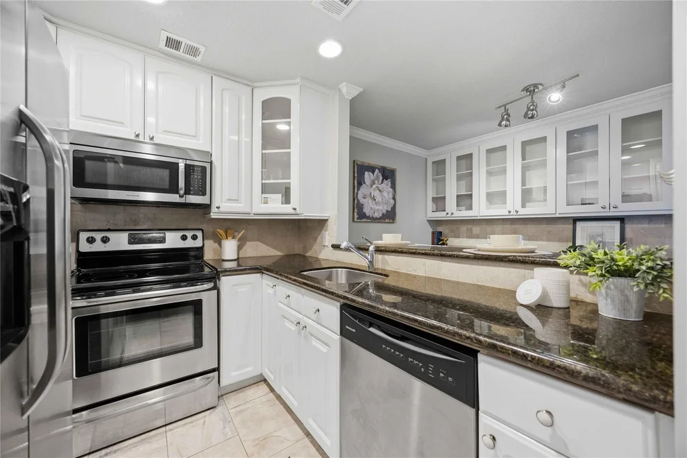 Unit for sale at 3600 Montrose Boulevard, Houston, TX 77006