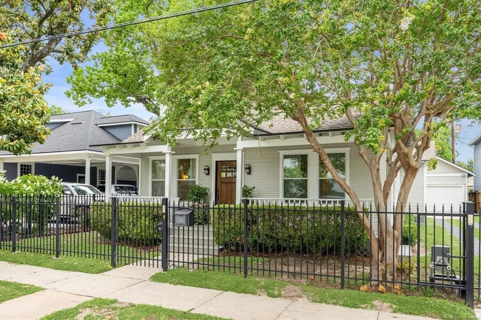 Unit for sale at 725 E 12th Street, Houston, TX 77008