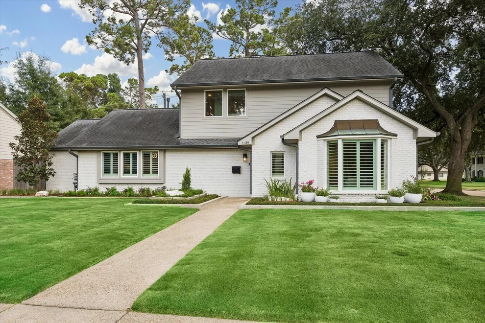 Unit for sale at 1139 Richelieu Lane, Houston, TX 77018