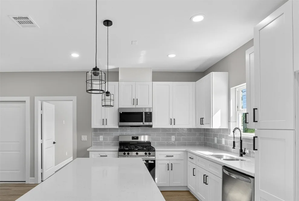 Unit for sale at 4602 Pinebrook Lane, Houston, TX 77053