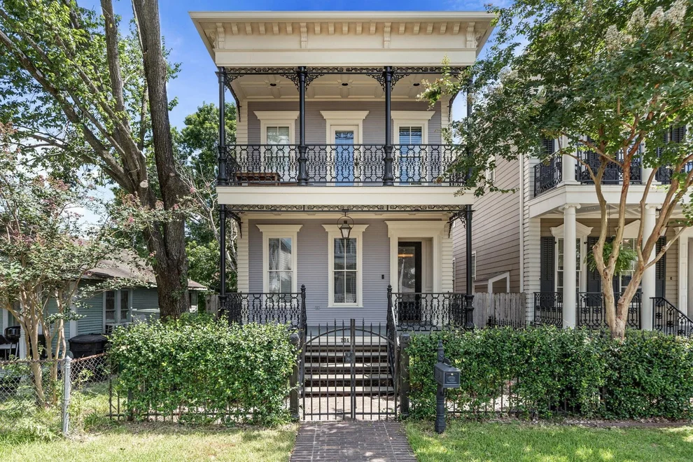 Unit for sale at 204 E 26th Street, Houston, TX 77008