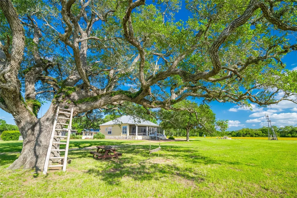 Unit for sale at 4727 County Road 19, Hallettsville, TX 77442