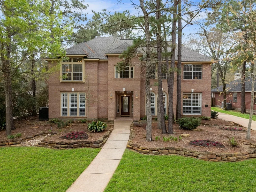 Unit for sale at 75 N Floral Leaf Circle, The Woodlands, TX 77381-6258