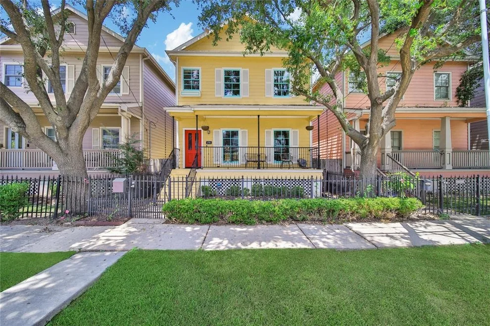 Unit for sale at 1745 Beall Street, Houston, TX 77008