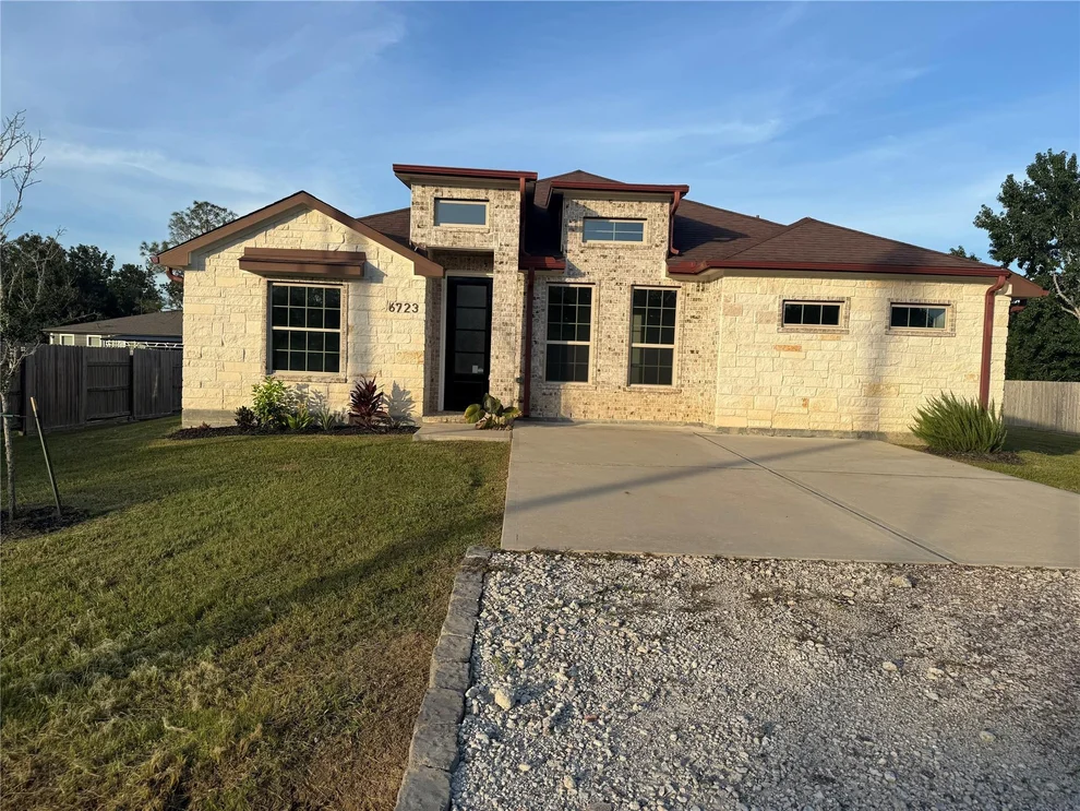 Unit for sale at 6723 Windhaven Road, Liverpool, TX 77577