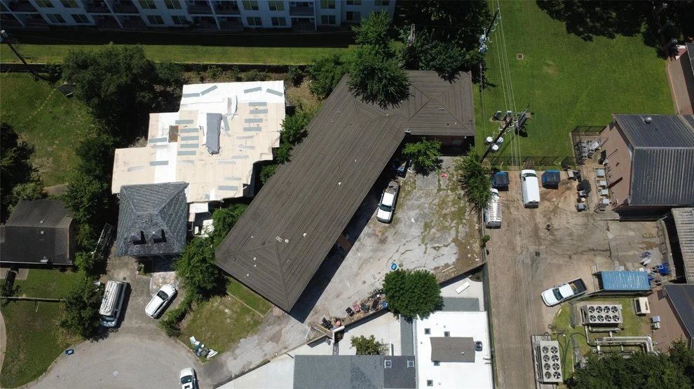 Unit for sale at 9 Briar Dale Court, Houston, TX 77027