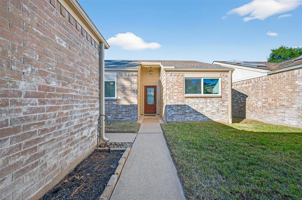 Unit for sale at 18558 Trail Bend Lane, Houston, TX 77084