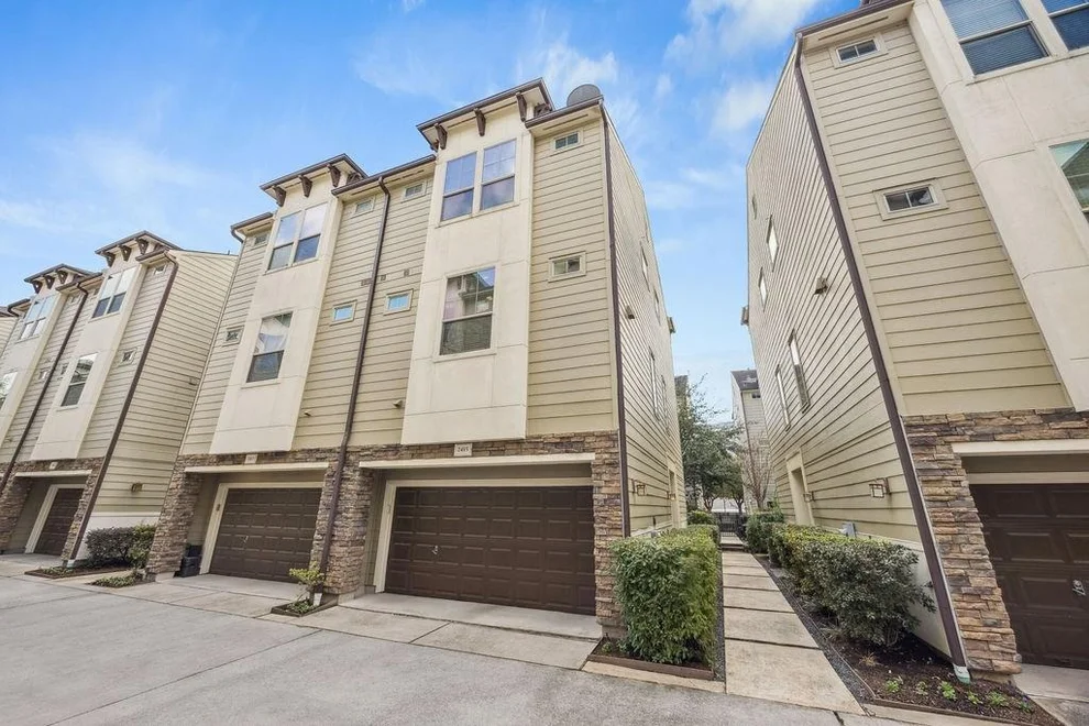Unit for sale at 2415 Beall Street, Houston, TX 77008